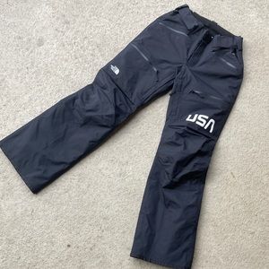 Women’s Northface black size small snowboard pants. New without tags.